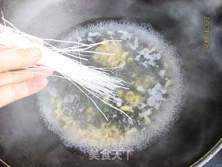 丝瓜粉丝蛋花汤的做法步骤:4