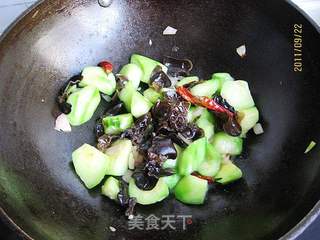 丝瓜炒木耳的做法步骤:5
