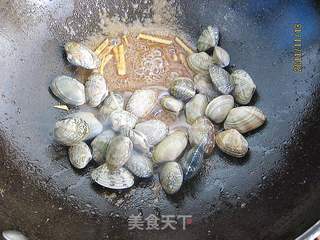 沙茶酱炒花蛤的做法步骤:4