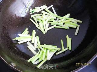 什锦芹菜条的做法步骤:4