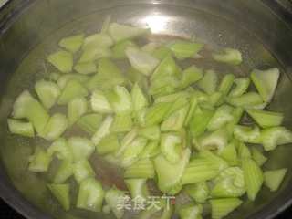 凉拌西芹的做法步骤：4