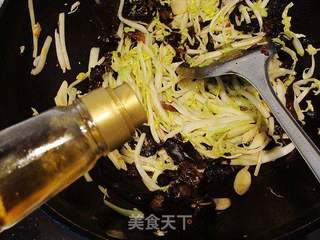 醋溜木耳白菜丝的做法步骤:8