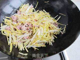 韭黄炒肉末的做法步骤:9