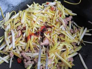 韭黄炒肉末的做法步骤:10