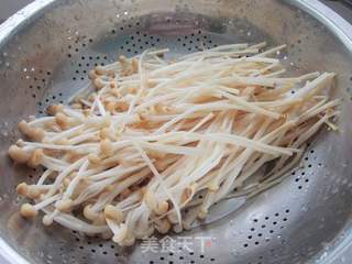 金针菇黑木耳炒肉丝的做法步骤:3