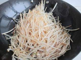 金针菇黑木耳炒肉丝的做法步骤:9