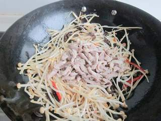 金针菇黑木耳炒肉丝的做法步骤:10