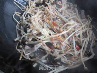 金针菇黑木耳炒肉丝的做法步骤:11