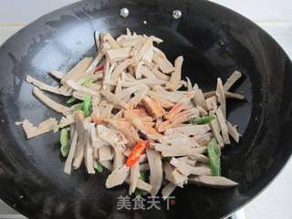双椒炒面筋的做法步骤:6