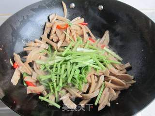 双椒炒面筋的做法步骤:7
