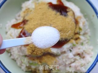 冬天里春意盎然的饺子——翡翠藕香鲜肉饺的做法步骤:5