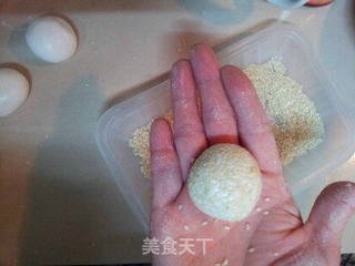 奶香芝麻球的做法步骤:7