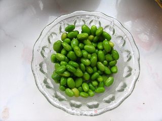 荤素搭配更健康——清烧毛豆鸡块的做法步骤:2