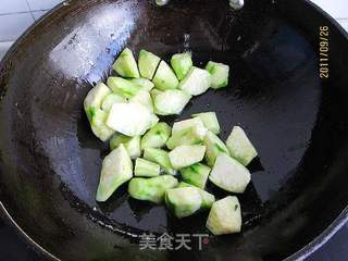 韭花酱炒丝瓜的做法步骤:3