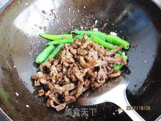 杭椒牛柳的做法步骤:11