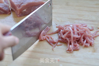 肉丝蒜黄的做法步骤：1