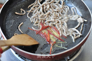 肉丝蒜黄的做法步骤:9