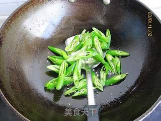 杭椒白玉菇的做法步骤:3