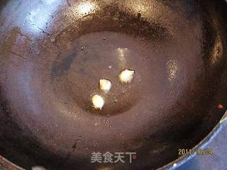 黄飞鸿煸小鱼干的做法步骤:2