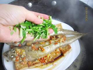 剁椒豆腐蒸鱼的做法步骤:8