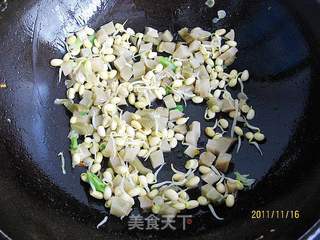 黄豆芽炒榨菜的做法步骤:7