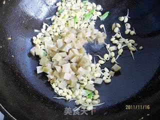 黄豆芽炒榨菜的做法步骤:6