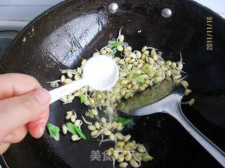 黄豆芽炒榨菜的做法步骤:5