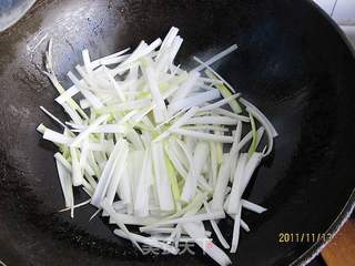 黄豆酱葱爆肉的做法步骤:5