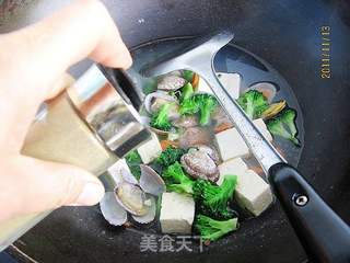 西兰花豆腐汤的做法步骤:8