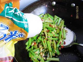 剁椒芹菜炒黄豆的做法步骤:8