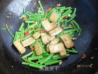 剁椒茼蒿炒豆腐的做法步骤:8