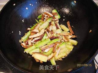 丝瓜炒豆干的做法步骤:8