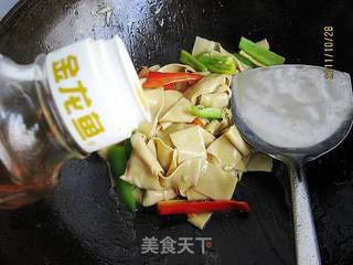 蚝油烧千张结的做法步骤:9