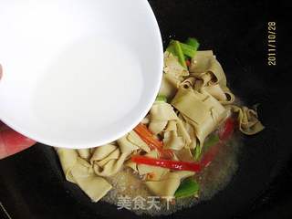 蚝油烧千张结的做法步骤:8