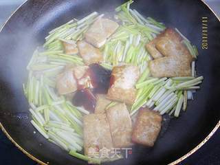 蒜黄蚝油豆腐的做法步骤:8