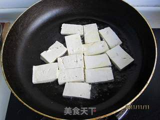 蒜黄蚝油豆腐的做法步骤：2