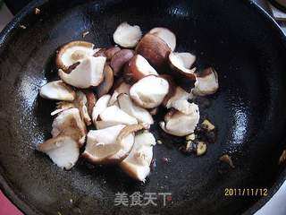 酱香油菜香菇的做法步骤:4