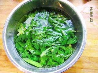芹叶炒黄豆的做法步骤:3