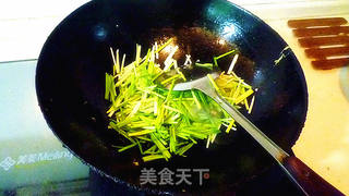 蒜苗鸡蛋炒肉丝的做法步骤：4