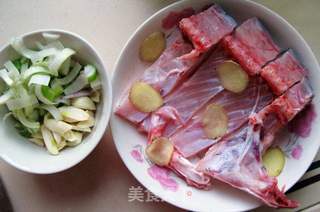 粤菜----清蒸鲩鱼的做法步骤:2