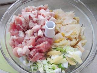 酸菜猪肉馅饼的做法步骤:6