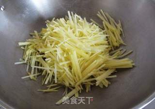 家常小炒 ------ 韭菜炒土豆丝的做法步骤:3