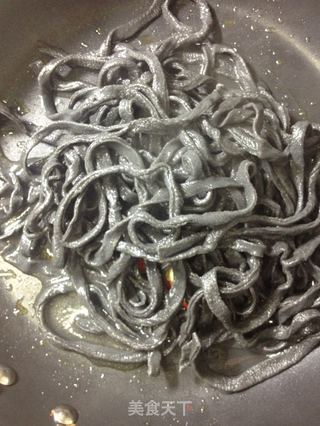 蒜椒意式黑珍珠面(系列之一)【传统的意式面】新鲜尝的做法步骤:13