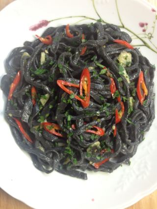 蒜椒意式黑珍珠面(系列之一)【传统的意式面】新鲜尝的做法步骤:18