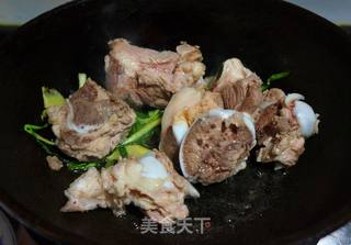 红烧肉骨炖黄豆的做法步骤：4