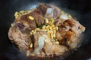 红烧肉骨炖黄豆的做法步骤：6