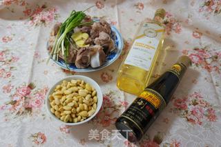 红烧肉骨炖黄豆的做法步骤：1