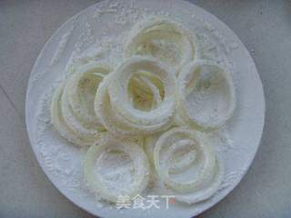 【食尚擂台西餐赛区】:人气小吃---炸洋葱圈的做法步骤:2