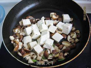 蚝油香菇炒豆腐的做法步骤:7