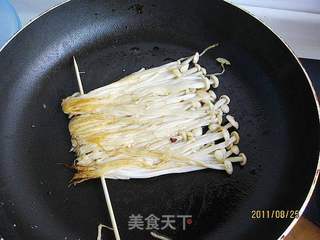 煎烧烤味金针菇的做法步骤:4